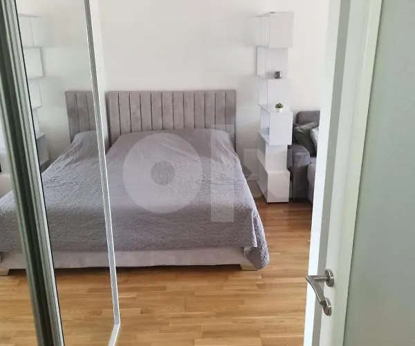 Luxury Sunny Place 公寓 *